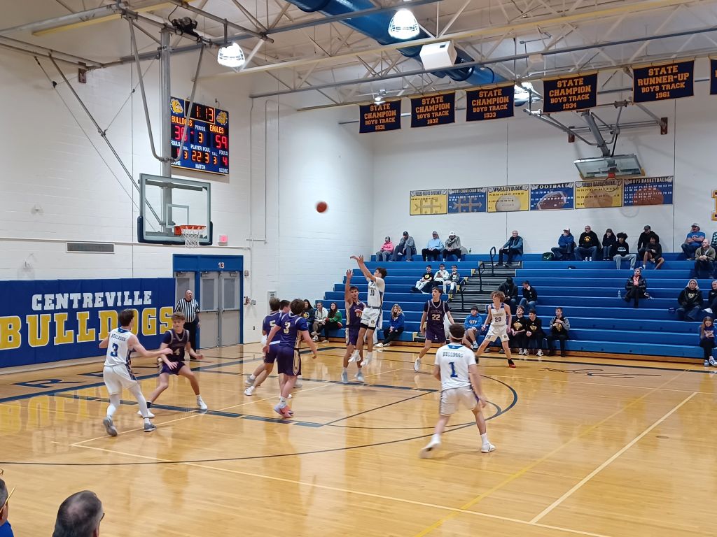 Centreville gets 70-62 boys basketball win over Decatur